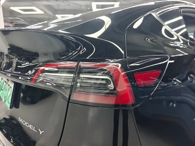 Tesla Model Y — Фото автомобиля 15