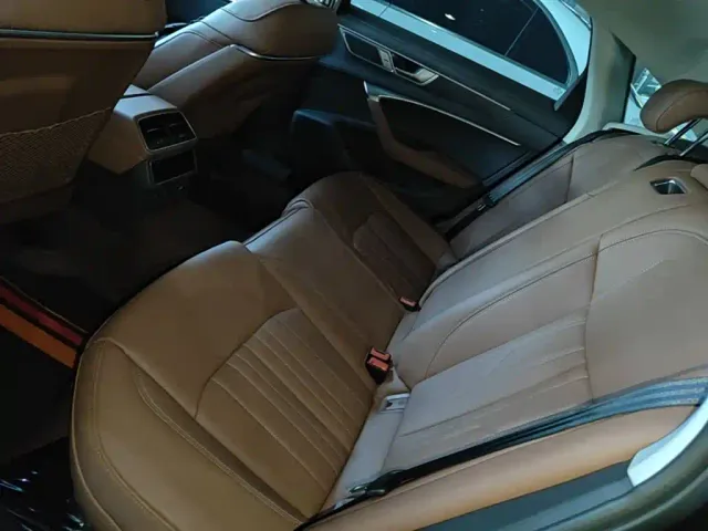 Audi A6L — Фото автомобиля 16