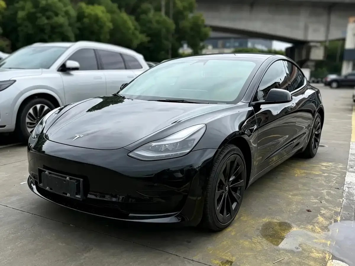 Фотография автомобиля — Tesla Model 3