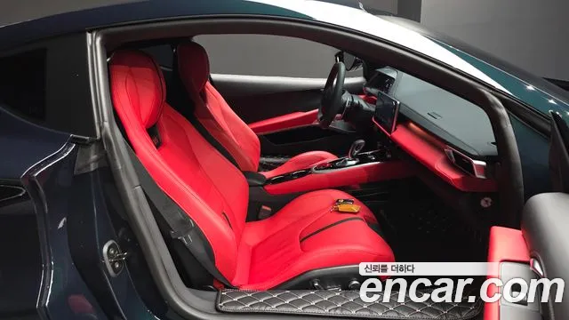 Lotus Emira — Фото автомобиля 10