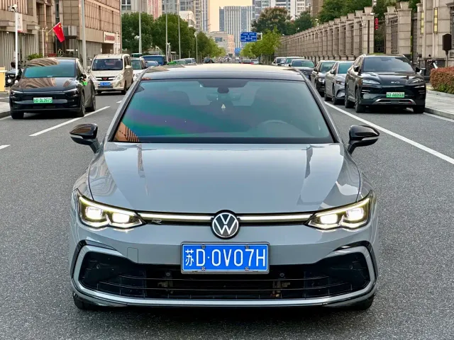Volkswagen Golf — Фото автомобиля 4