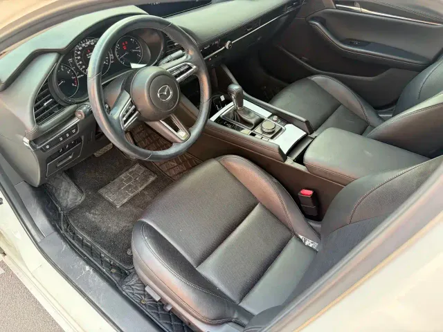 Mazda Axela — Фото автомобиля 4