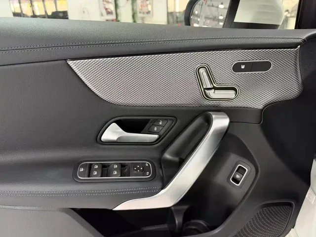 Mercedes-Benz A-Class — Фото автомобиля 11