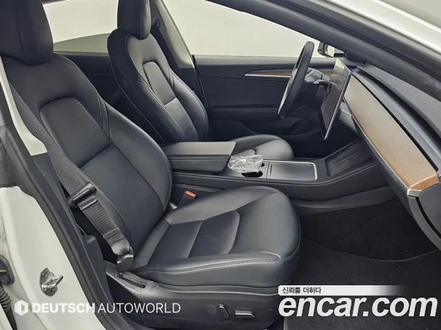 Tesla Model 3 — Фото автомобиля 10