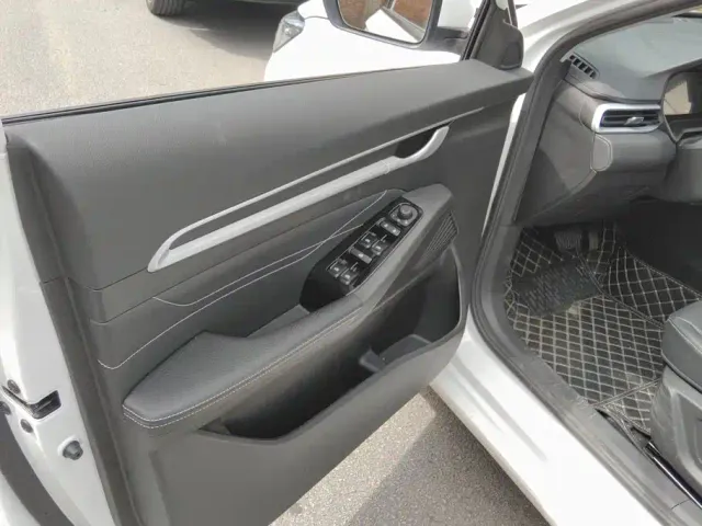 Geely Emgrand — Фото автомобиля 7