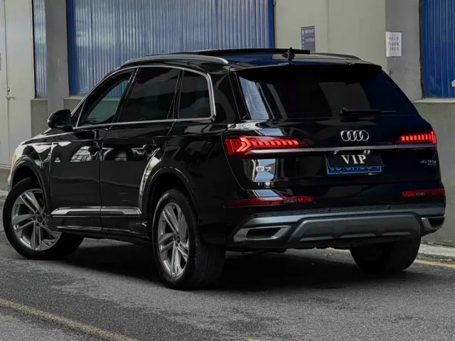 Audi Q7 — Фото автомобиля 6