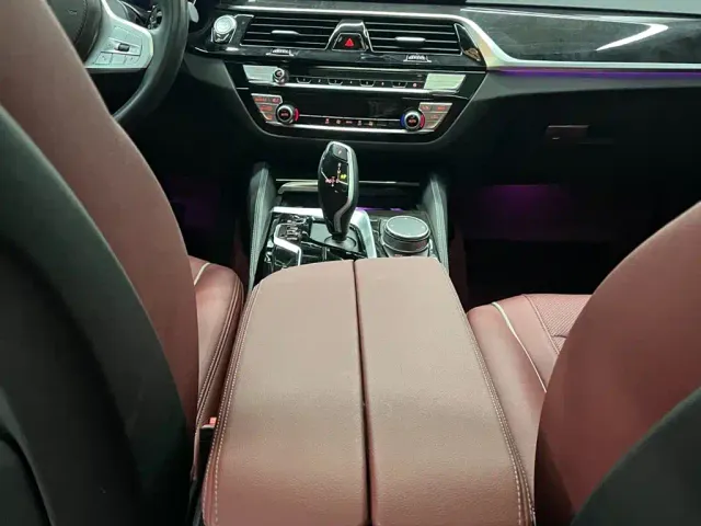 BMW 5 Series — Фото автомобиля 11