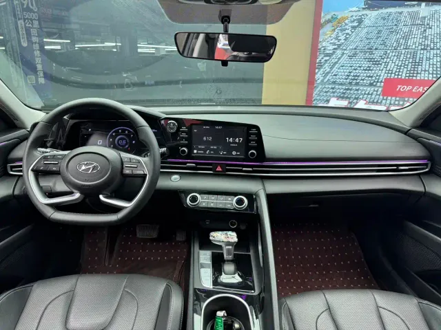 Hyundai Elantra — Фото автомобиля 15