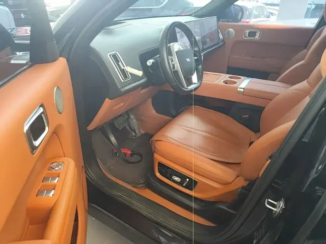 Li Auto L8 — Фото автомобиля 15