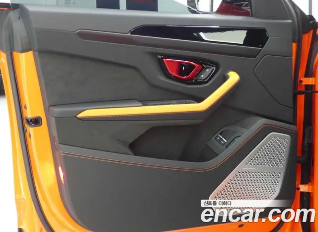 Lamborghini Urus — Фото автомобиля 11