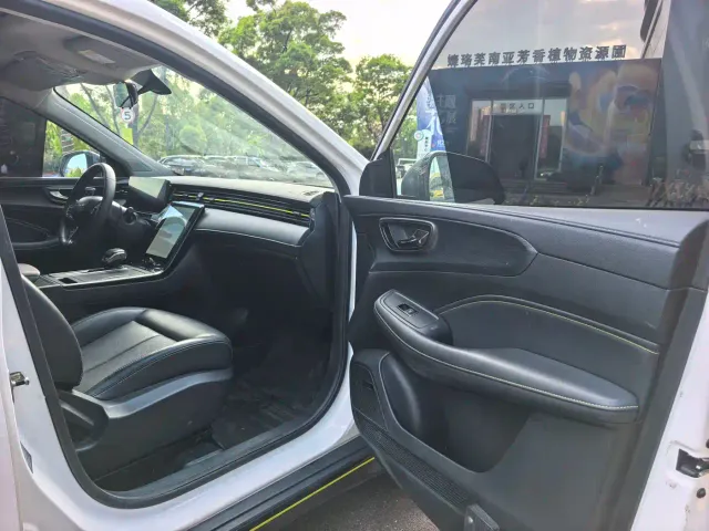 Roewe RX5 — Фото автомобиля 8