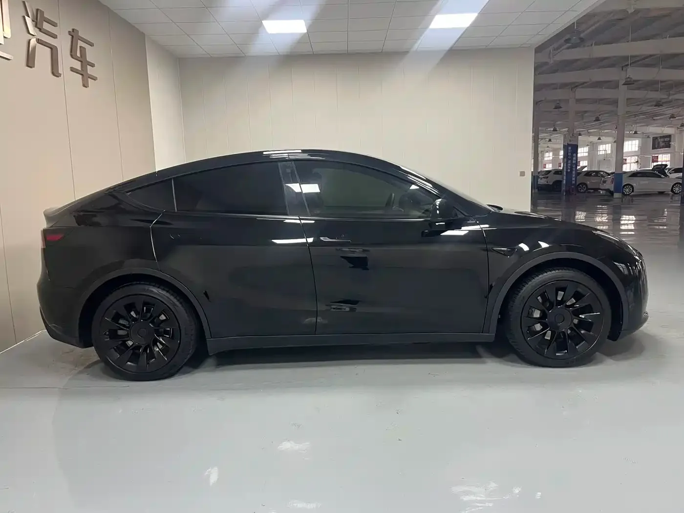 Tesla Model Y 2022 Facelift Rear-Wheel Drive Version — Фото автомобиля 13