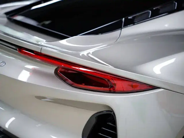 Lotus Emira — Фото автомобиля 5