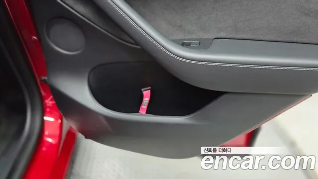 Tesla Model Y — Фото автомобиля 14