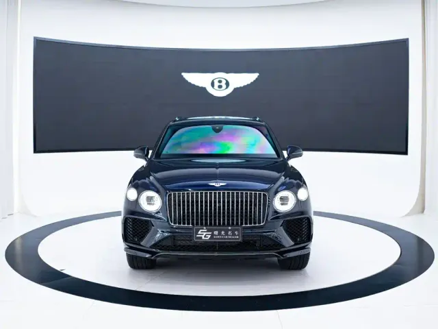 Bentley Bentayga — Фото автомобиля 2
