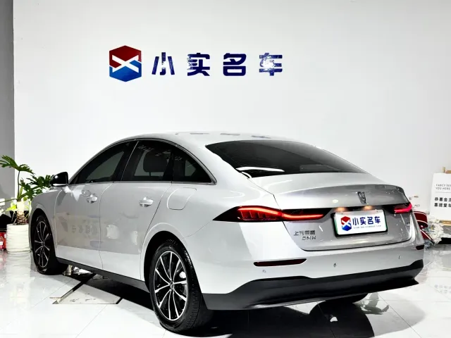 Roewe D7 — Фото автомобиля 9