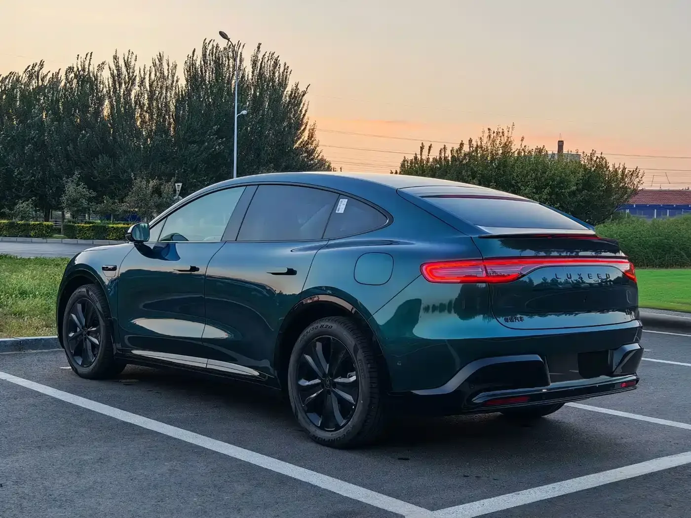 Zhijie Luxeed R7 2026 Range Extender Max+ — Фото автомобиля 4