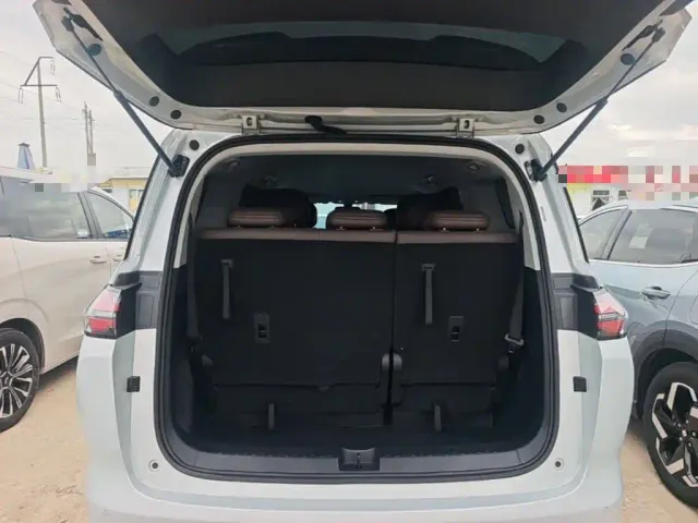 Wuling Starlight 730 — Фото автомобиля 18