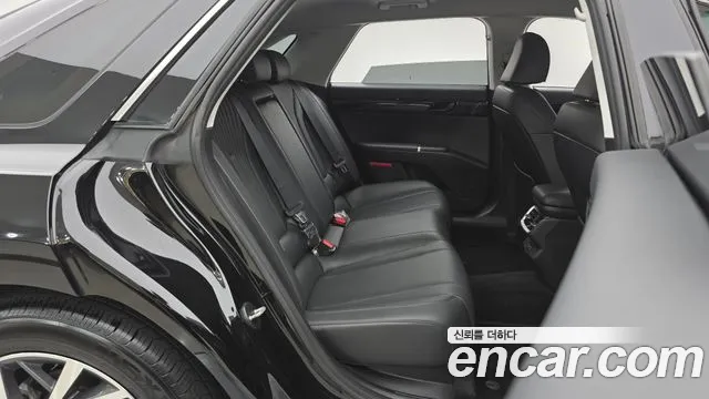 Hyundai Grandeur Grandeur (GN7) 2.5 Бензин 2WD — Фото автомобиля 12