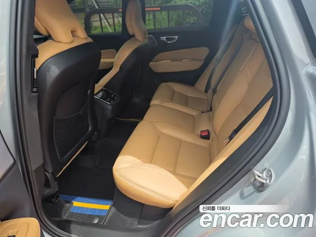 Вольво XC60 — Фото автомобиля 11