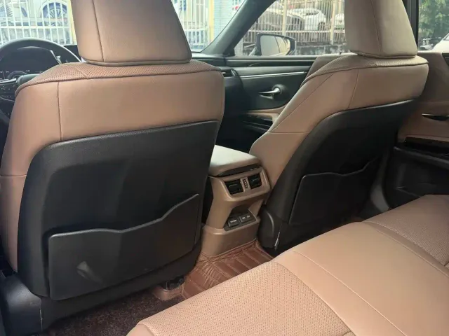 Lexus ES — Фото автомобиля 10