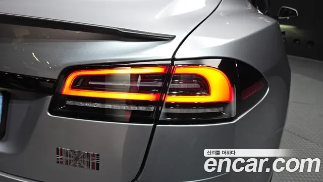 Tesla Model S — Фото автомобиля 6