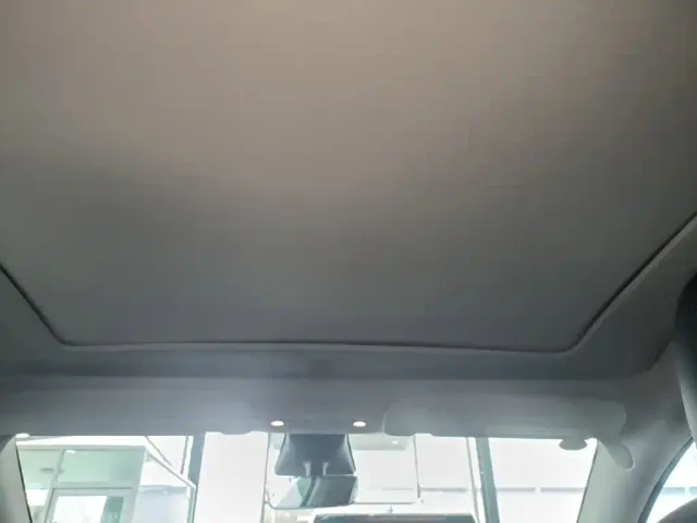 Tesla Model Y — Фото автомобиля 17