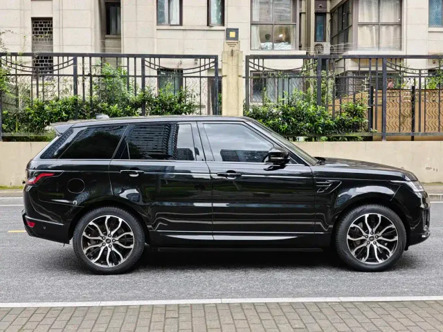 Land Rover Range Rover Sport — Фото автомобиля 7