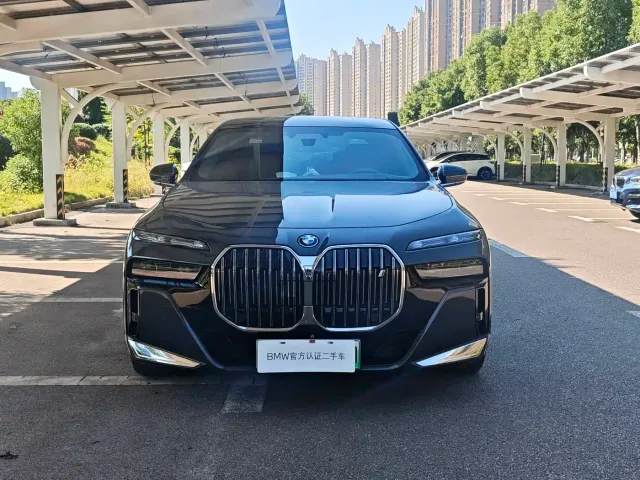 BMW i7 — Фото автомобиля 5