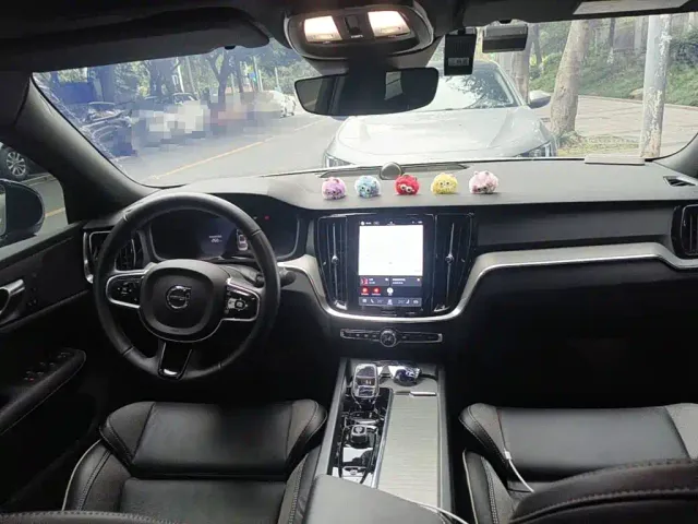 Volvo S60 — Фото автомобиля 12