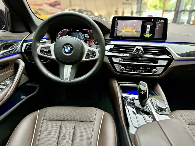 BMW 5 Series — Фото автомобиля 4