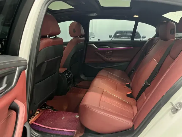 BMW 5 Series — Фото автомобиля 6