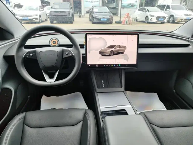 Tesla Model 3 — Фото автомобиля 9