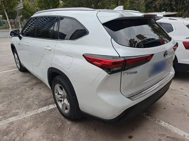 Toyota Highlander — Фото автомобиля 4
