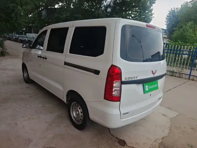 Wuling Hongguang V — Фото автомобиля 22