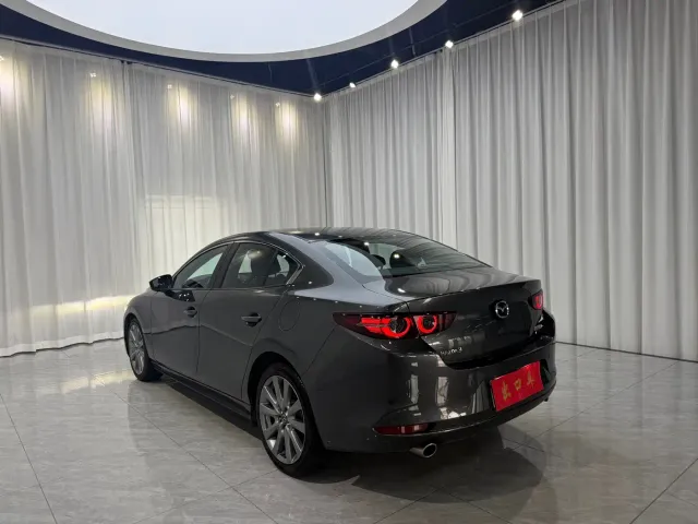 Mazda Axela — Фото автомобиля 6