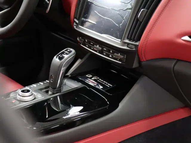 Maserati Levante — Фото автомобиля 13