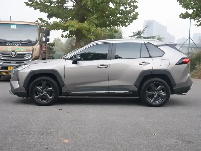 Toyota RAV4 — Фото автомобиля 6