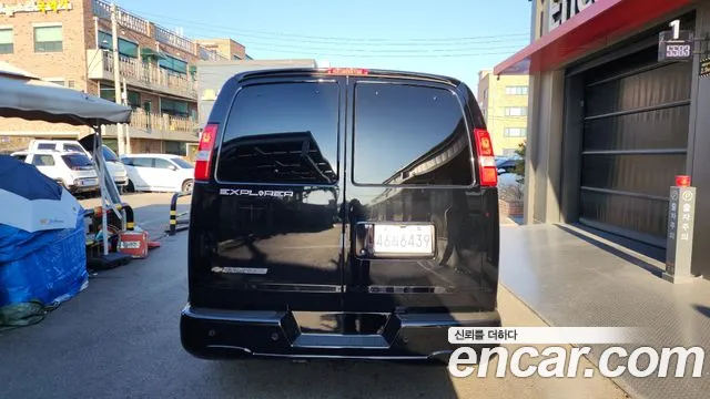Chevrolet Express Van — Фото автомобиля 4