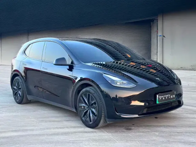 Tesla Model Y — Фото автомобиля 3