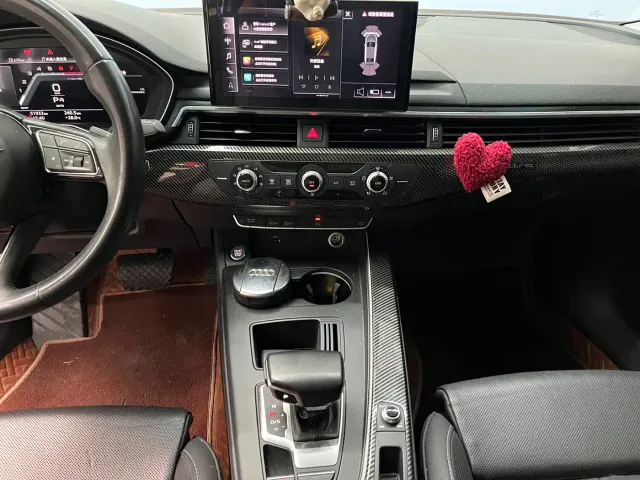 Audi A4L — Фото автомобиля 11
