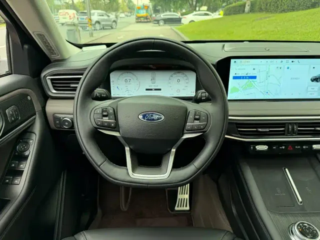Ford Explorer — Фото автомобиля 14