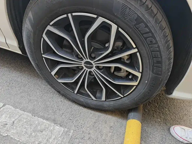 Roewe iMAX8 — Фото автомобиля 8
