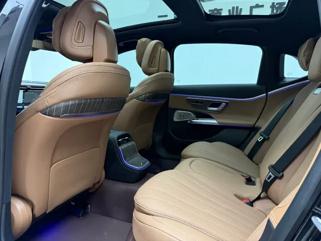 Mercedes-Benz E-Class — Фото автомобиля 18