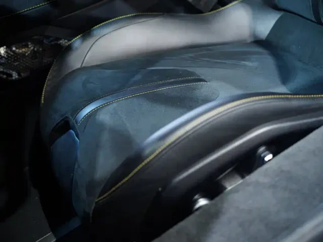 Lotus Emira — Фото автомобиля 14