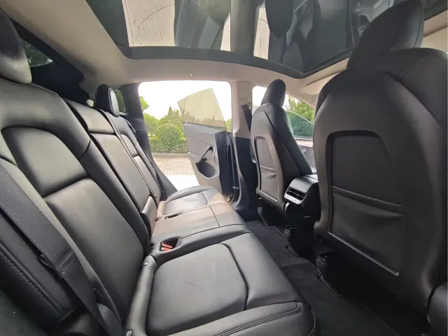 Tesla Model Y — Фото автомобиля 9