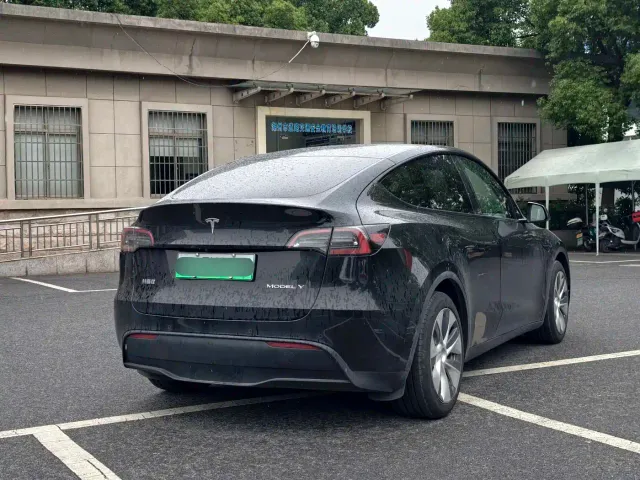 Tesla Model Y — Фото автомобиля 7