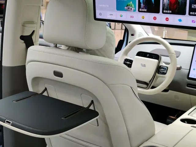 Li Auto i8 — Фото автомобиля 19