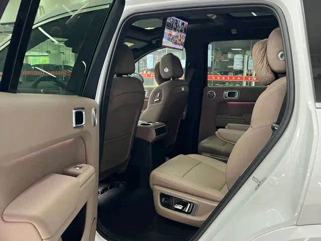 Li Auto L8 — Фото автомобиля 5