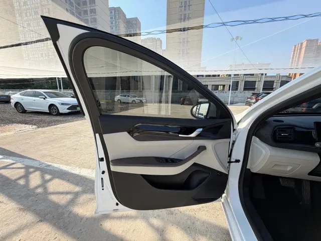 BYD Qin PLUS — Фото автомобиля 15